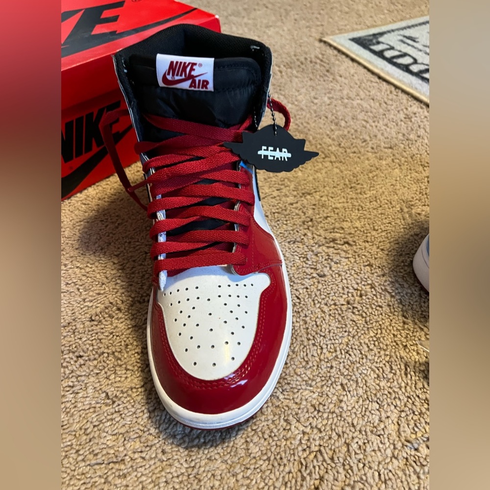 Jordan 1 Fearless , Unc Chicago
Size 10.5 , Lightly used